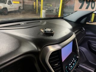 2018 GMC Acadia SLT - Interior Steering Wheel With Keys Image